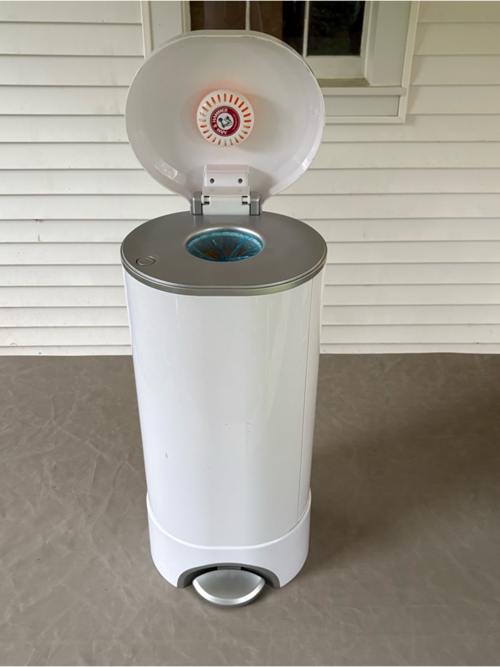 Munchkin White Step Diaper Pail with Odor Control